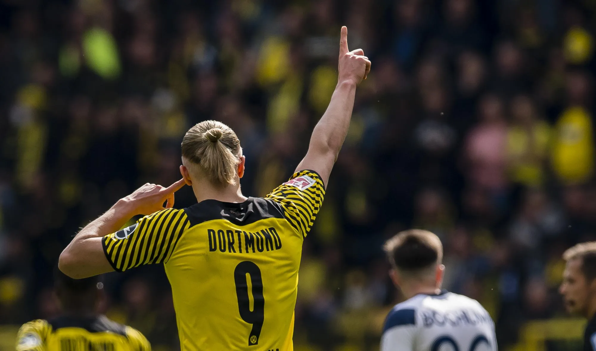 Haaland marca 3 gols, mas Borussia Dortmund perde; campeão Bayern é derrotado