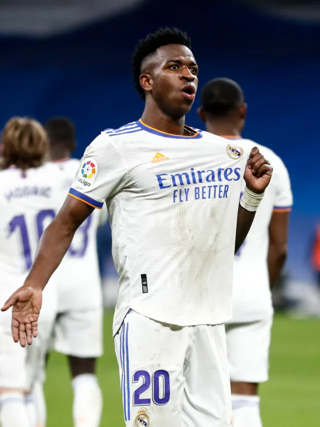 Vinícius Jr marca, Real Madrid vence Alavés e pode ampliar vantagem no Espanhol