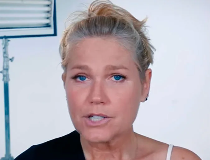 Xuxa Meneghel exibe intimidade na web e dá dica de beleza: passar mamão no rosto