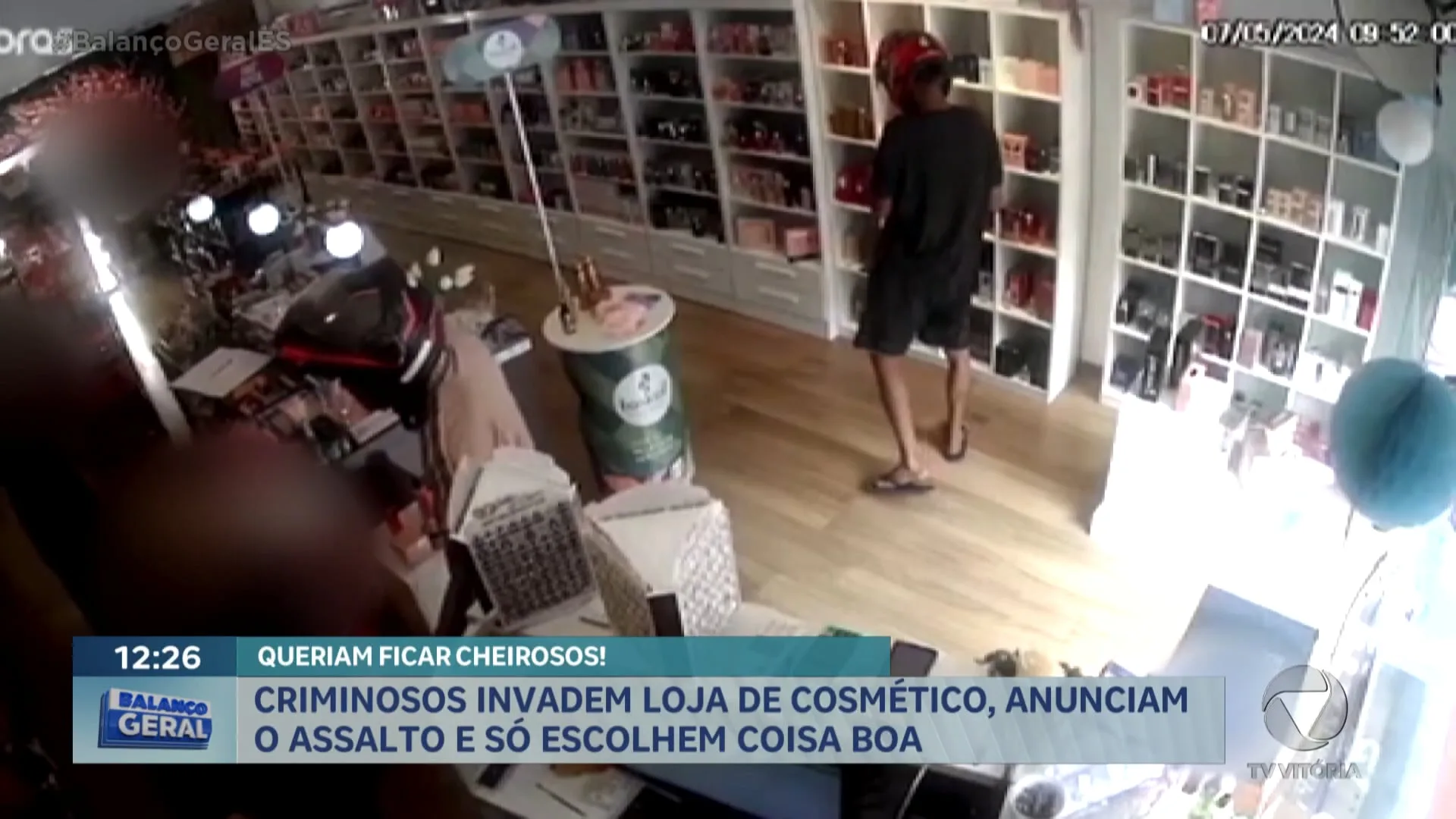 Criminosos invadem loja de cosmético, anunciam assalto e só escolhem coisa boa