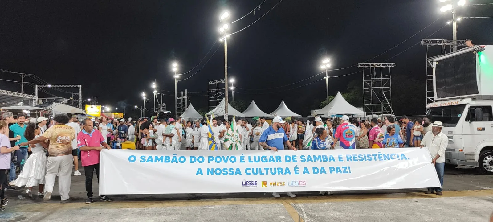 Sambistas se unem pela paz em ato no Sambão do Povo