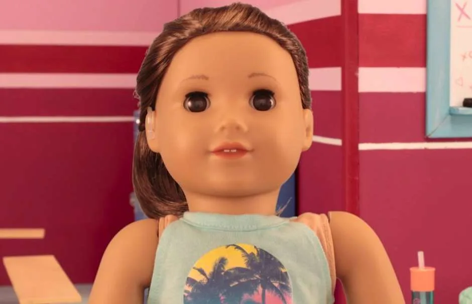 Mattel anuncia lançamento de boneca com 'perda auditiva'