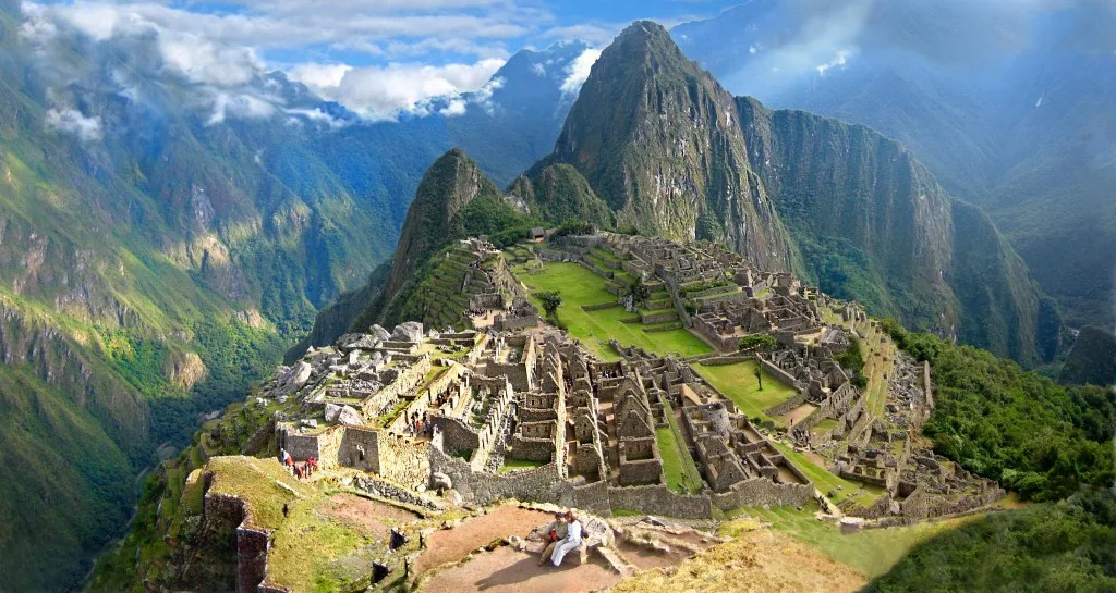 Brasileiros são presos por defecar em ruínas de Machu Picchu