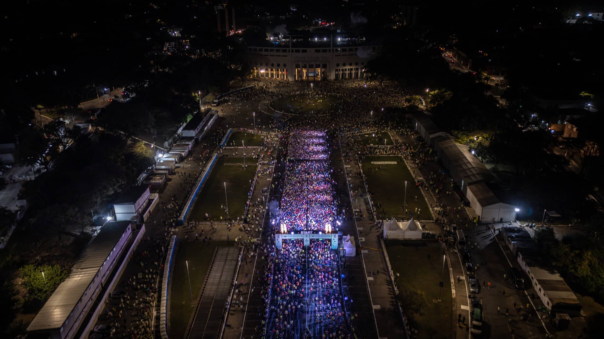 Mais de 17 mil corredores ocupam as ruas da capital na On SP City Marathon