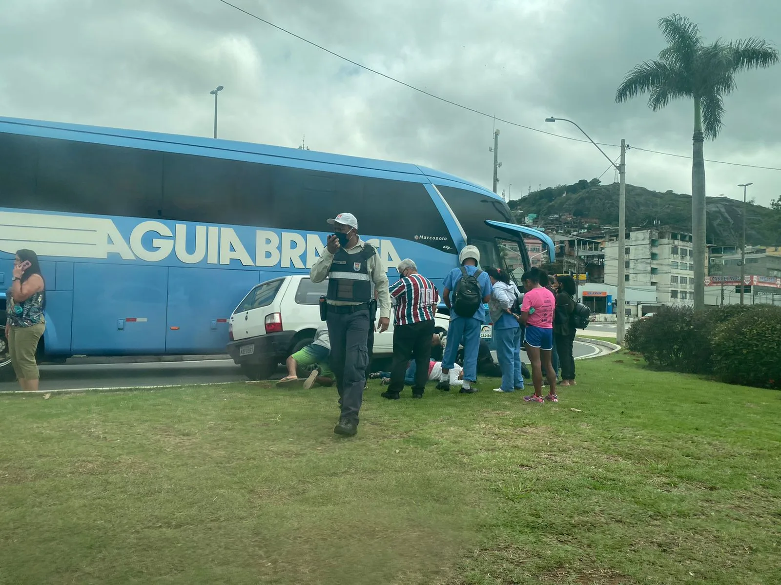 VÍDEO | Mãe e filha ficam feridas após acidente em Vitória