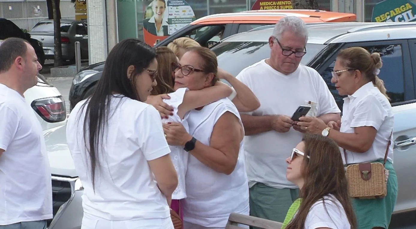 Familiares e amigos de músico morto no ES protestam contra violência