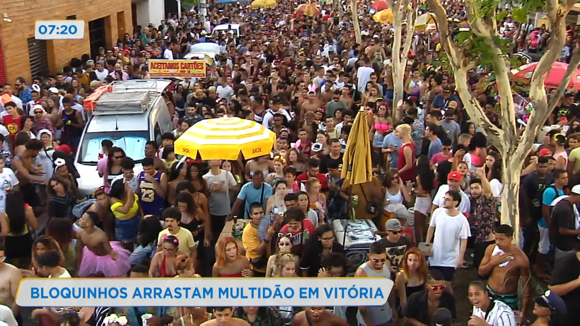 Começou a folia e os bloquinhos movimentaram as ruas da capital