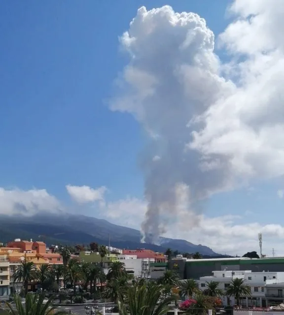 Vulcão Cumbre Vieja entra em erupção nas Ilhas Canárias