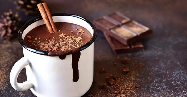 Para aquecer: aprenda a fazer uma receita de choconhaque cremoso super fácil