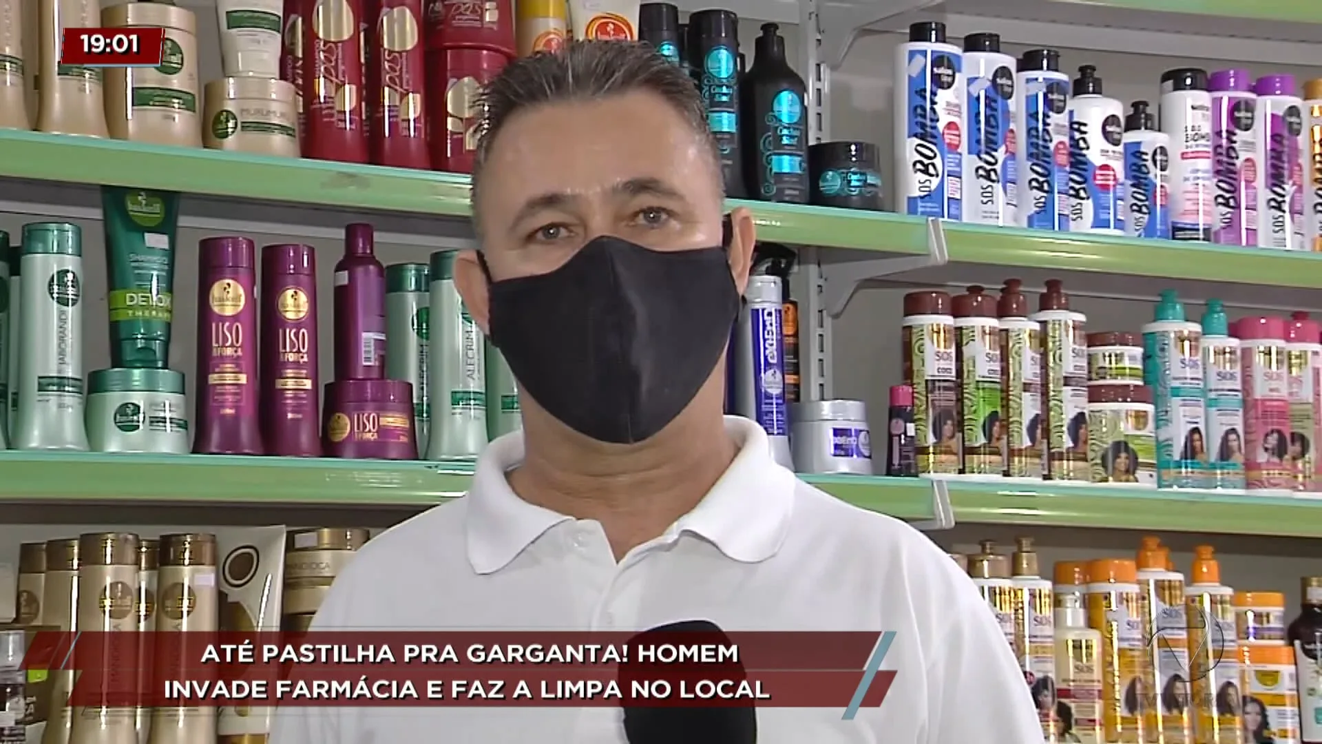 Flagra! Homem invade farmácia e faz a limpa no local