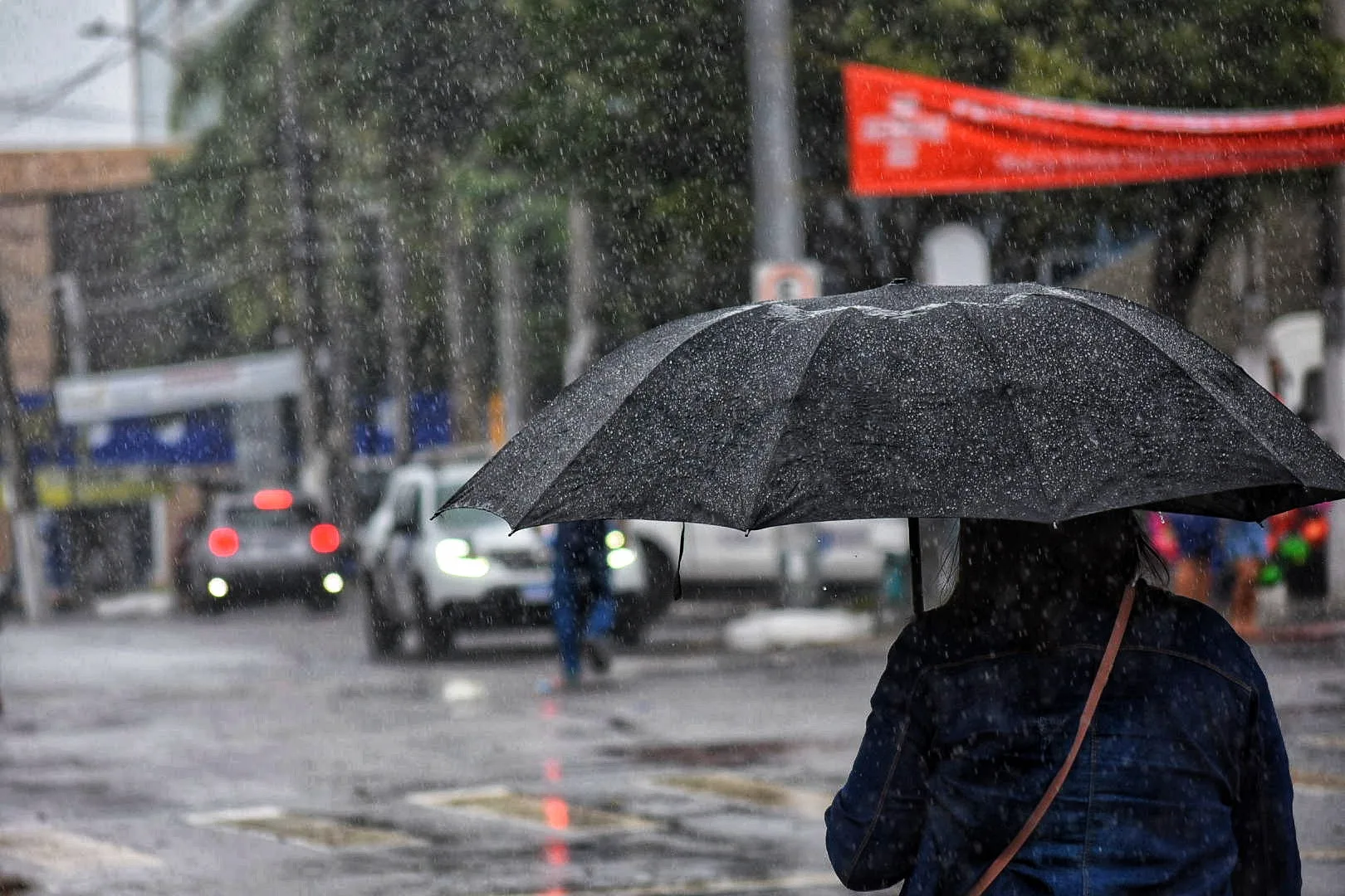 Alerta de perigo para chuvas intensas e ventania em todo o ES