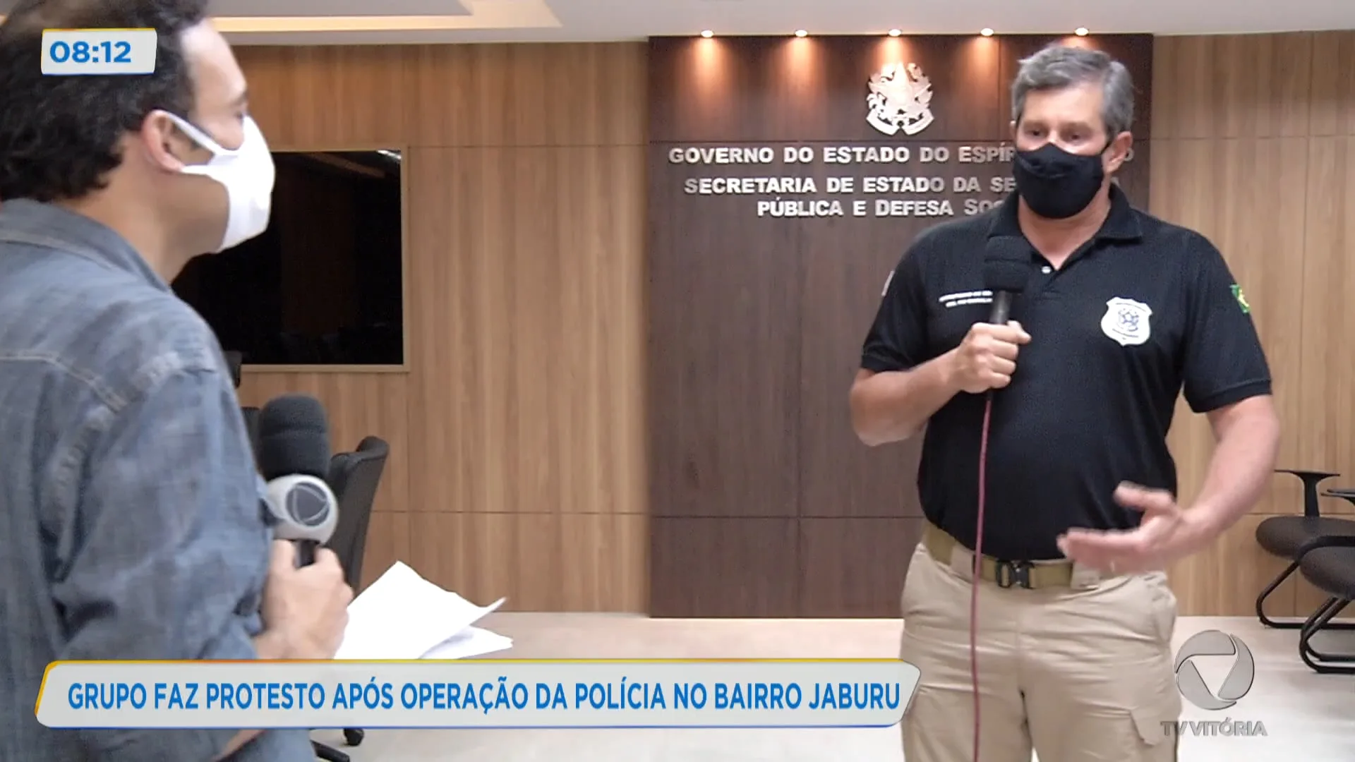 Grupo faz protesto após operação da polícia no bairro Jaburu