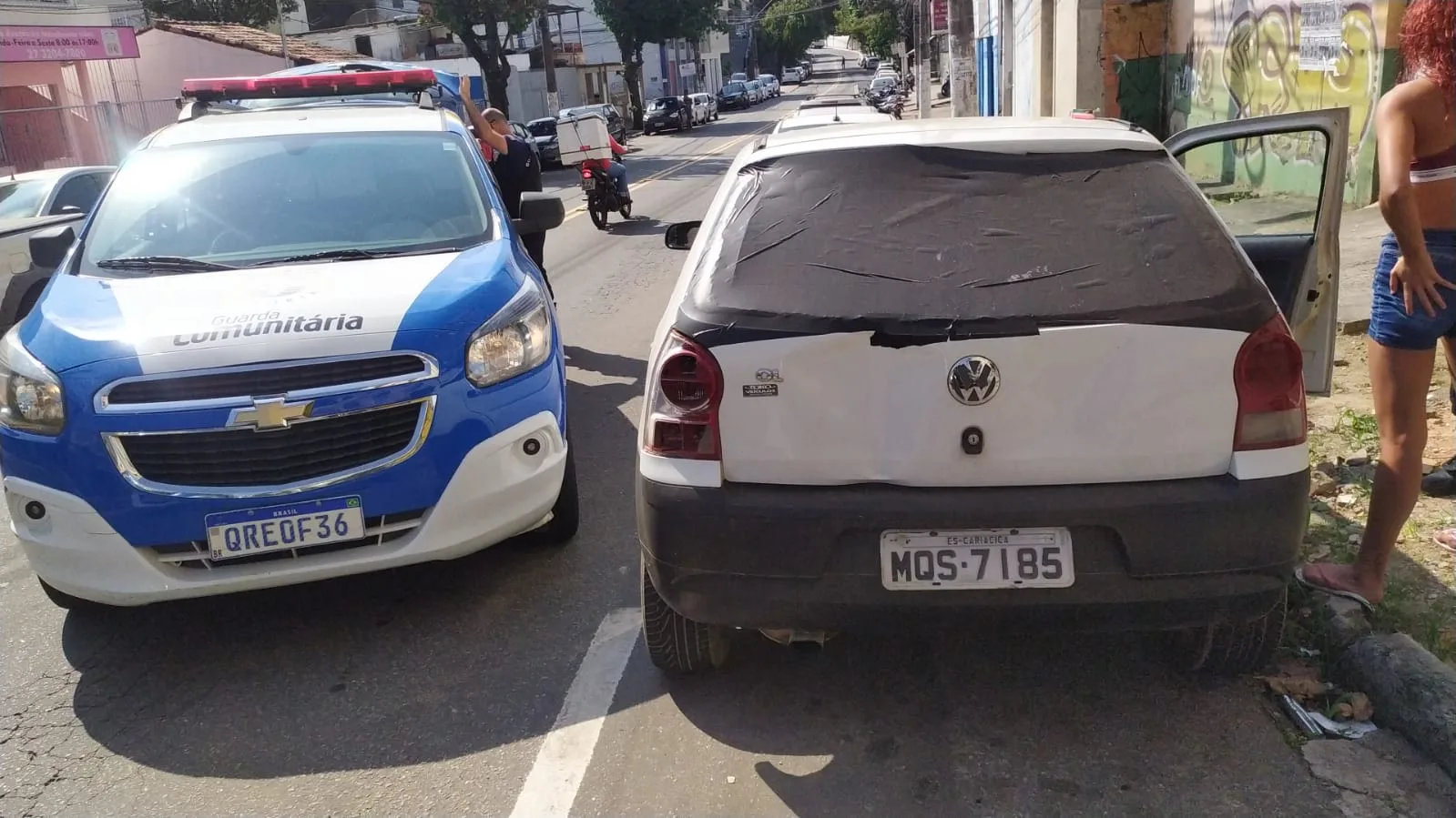 Homem vai a delegacia resolver problema e é preso ao ser flagrado com carro roubado em Vitória