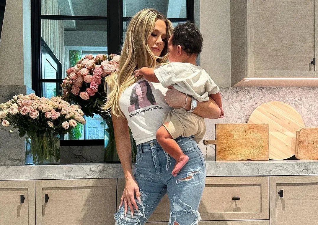 Khloe Kardashian anuncia nome do filho após um ano do nascimento