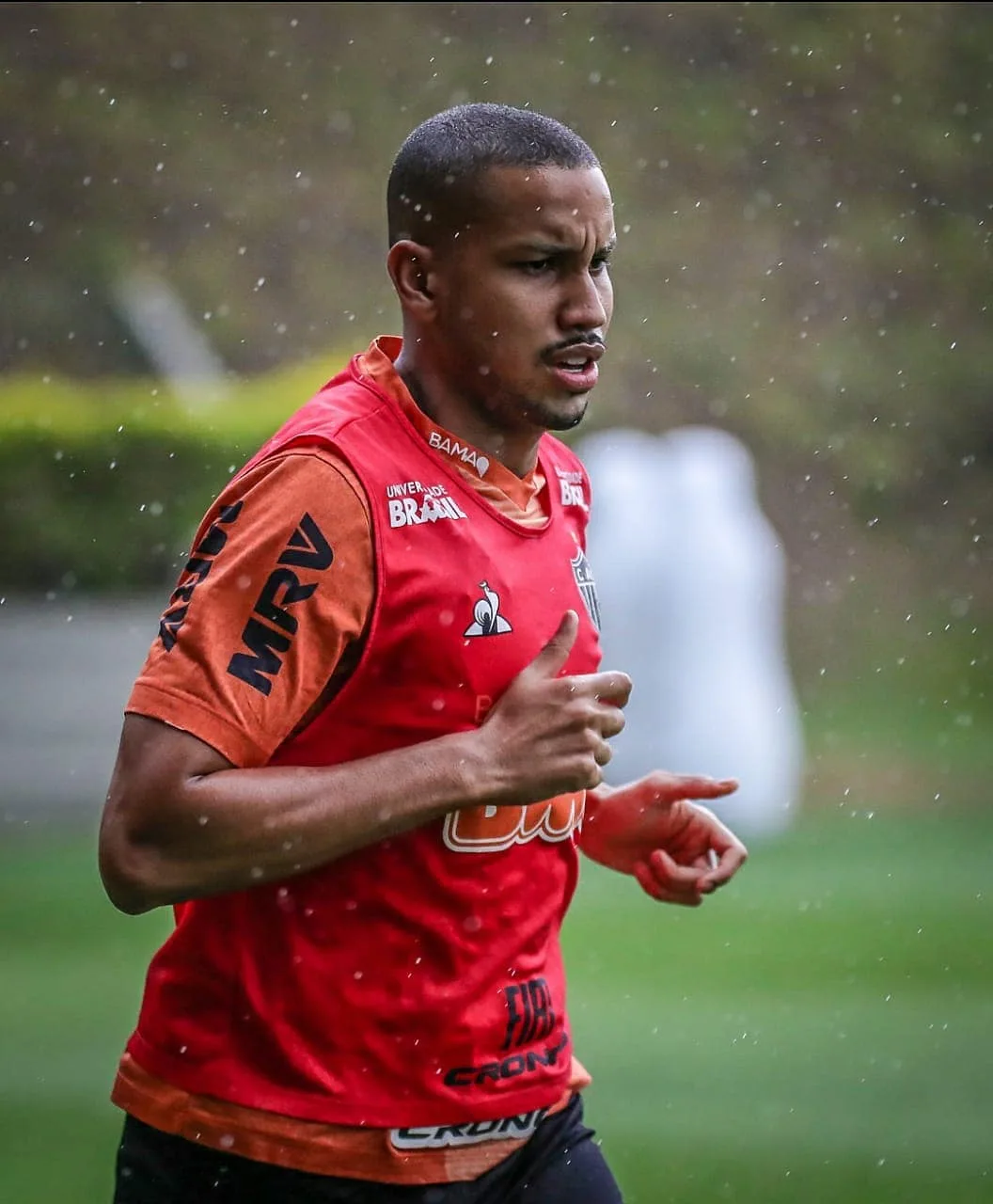 Jogador Jair participa de treino e indica retorno ao Atlético-MG contra o Fluminense