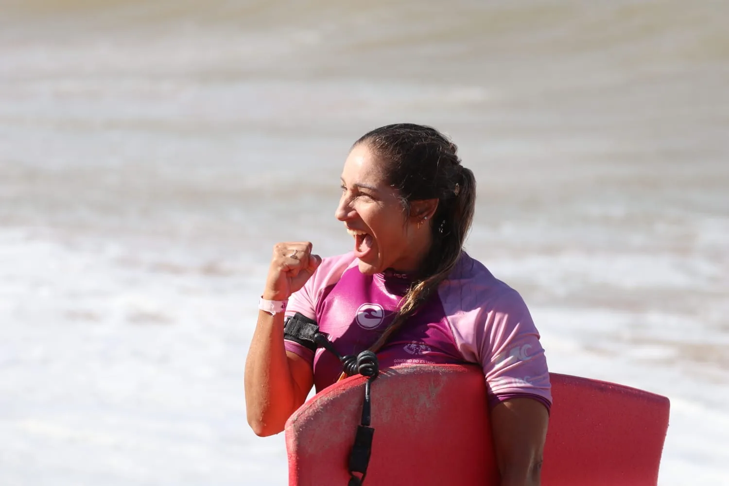 Mundial de Bodyboarding em Jacaraípe tem confronto 100% capixaba na semifinal