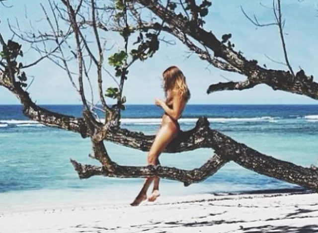 Yasmin Brunet posta foto nua nas redes sociais