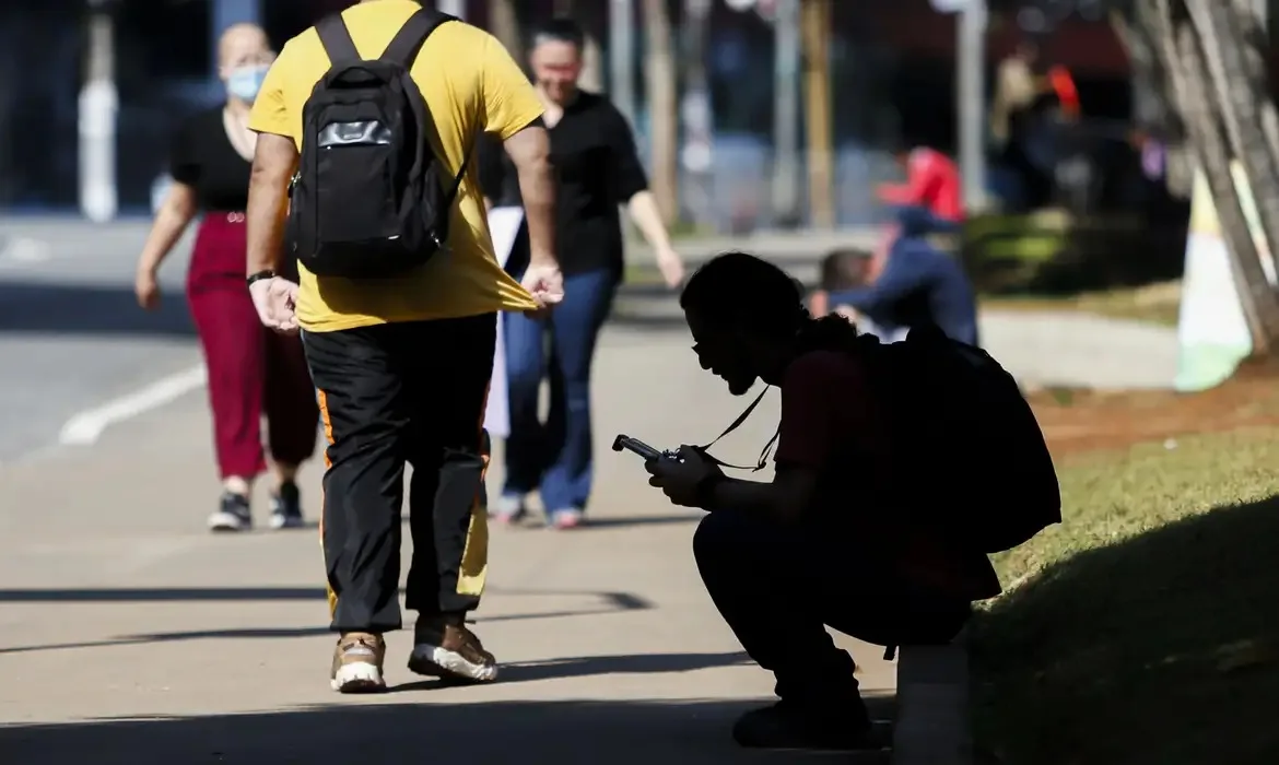 População brasileira é de quase 212,6 milhões, estima IBGE