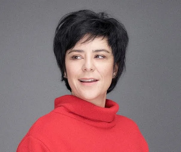 Fernanda Takai lança DVD com releituras de Jobim