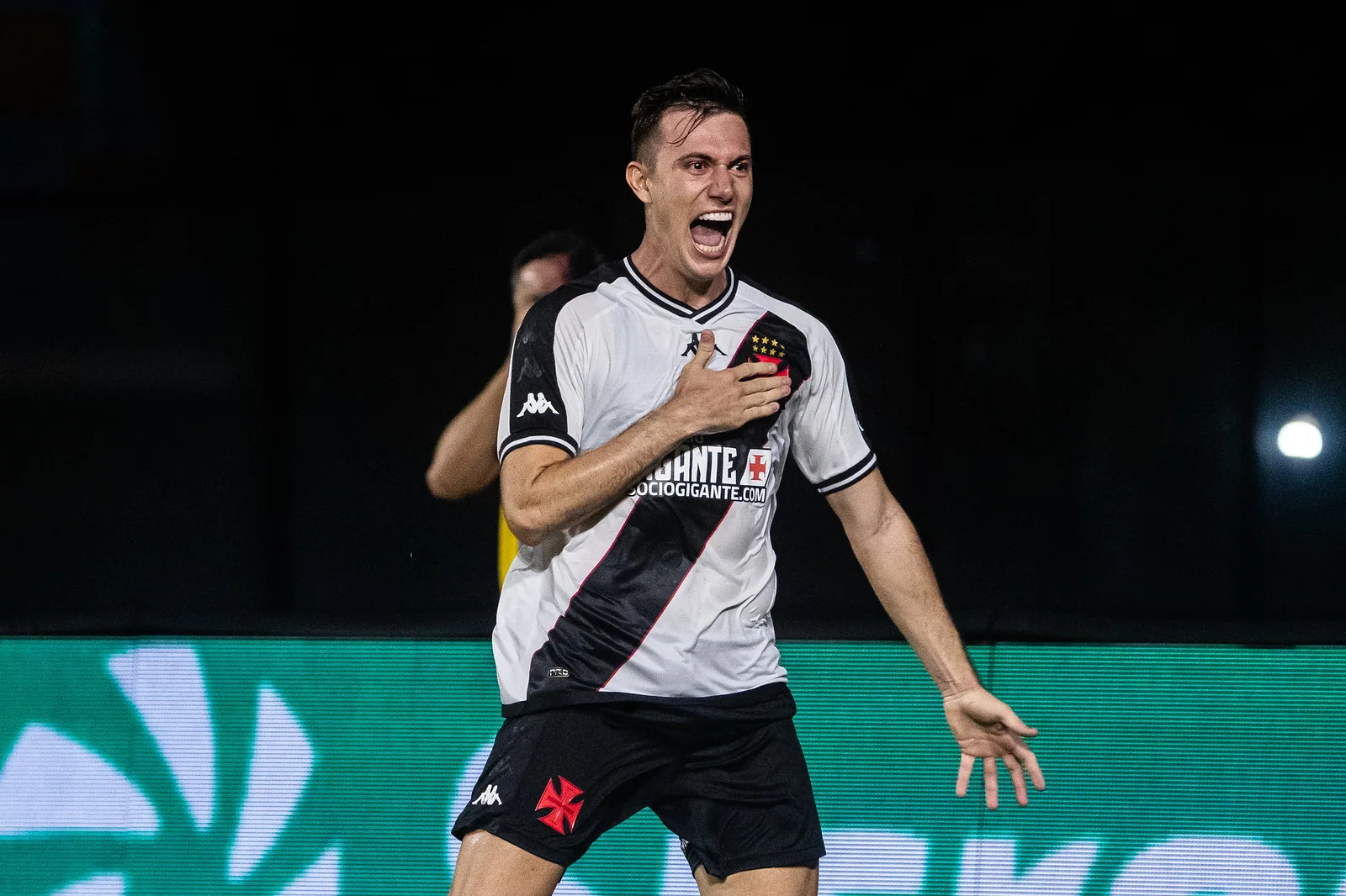 Vasco espanta fantasma da segunda fase e avança na Copa do Brasil