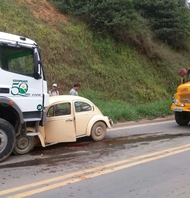 Motorista morre após grave acidente entre quatro veículos em Ibiraçu