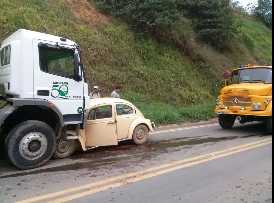 Motorista morre após grave acidente entre quatro veículos em Ibiraçu