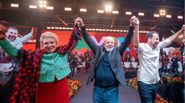 Ao lado de Lula, Boulos oficializa candidatura à prefeitura de São Paulo