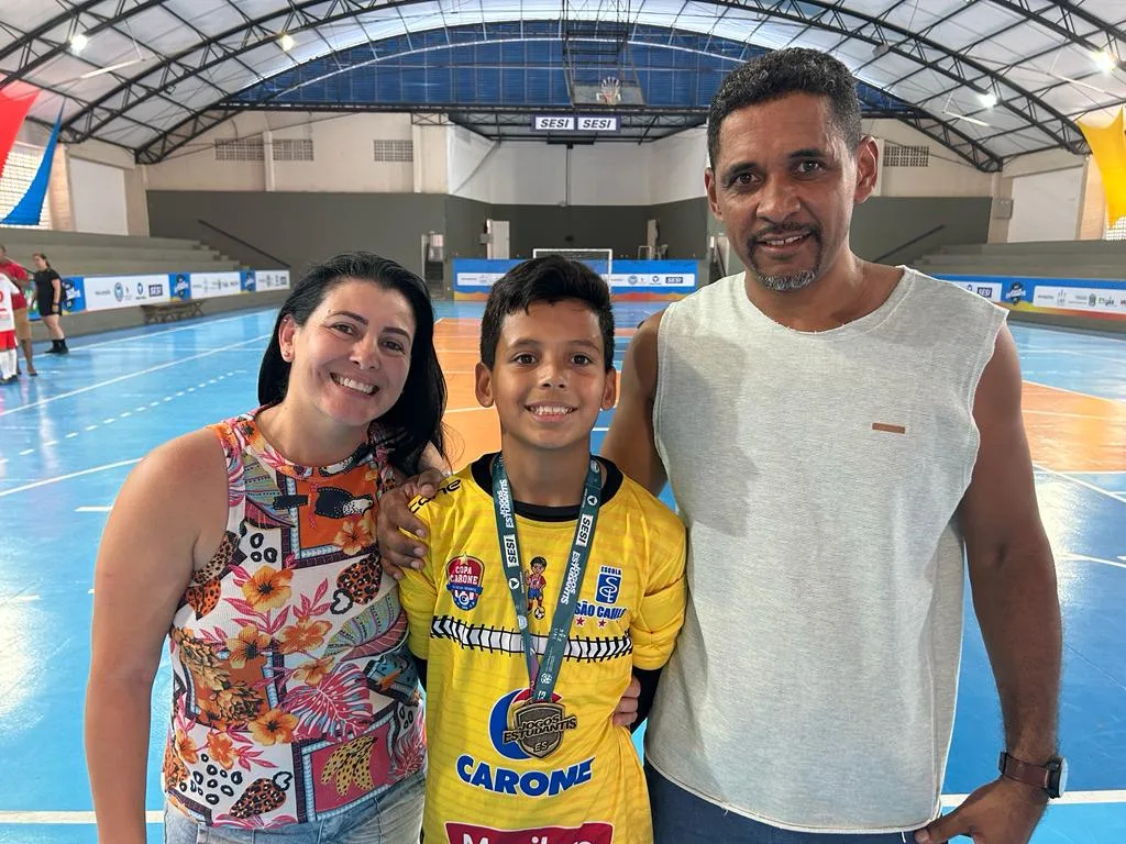 Família de Heitor Pilon festeja a medalha de ouro. Foto - Gabriel Cavalini