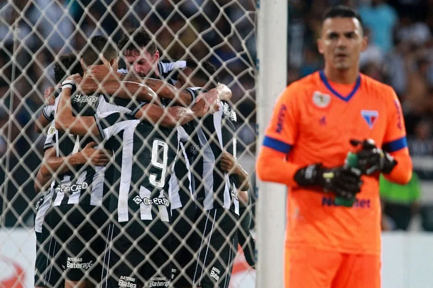 Zagueiro Gabriel isenta o técnico Barroca e cobra mais dos jogadores do Botafogo