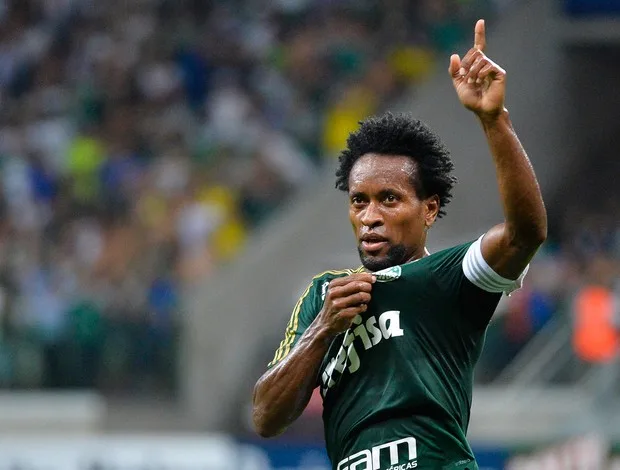 Zé Roberto acerta renovação de contrato com o Palmeiras por mais um ano