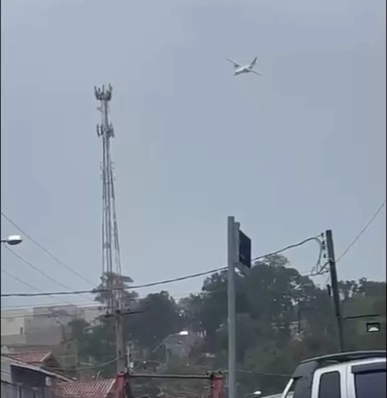 O que se sabe sobre avião que caiu em Vinhedo, em SP? Veja vídeo