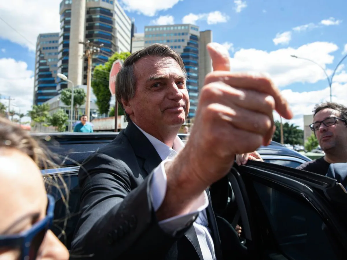 Bolsonaro admite "conversa", mas nega ligação com major que tramou golpe