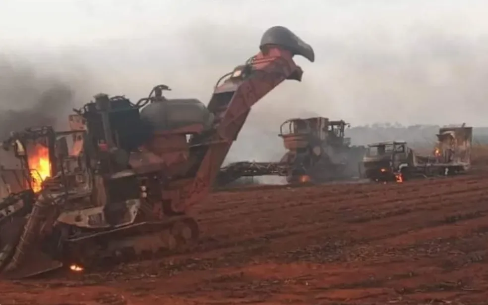 Incêndio em canavial deixa 4 mortos e 3 feridos no interior de Goiás