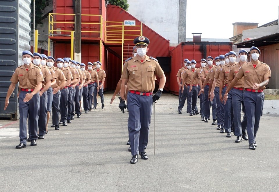 Corpo de Bombeiros do ES abre 120 vagas e salário de R$ 3,7 mil