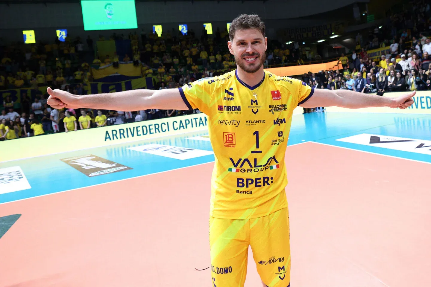 Bruninho volta ao Brasil para defender o Vôlei Renata