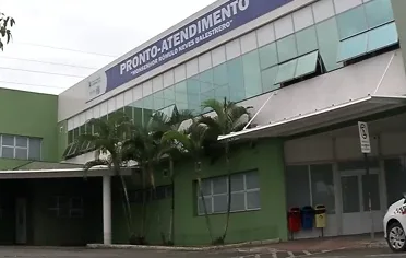 Mulher dá cartela de antidepressivos para ex-enteado e jovem vai parar no hospital