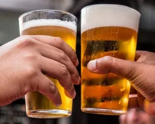 Cerveja low carb é mais saudável para quem está de dieta?