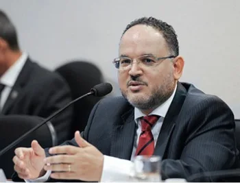 Ministro da Educação assina portaria do Fies para mestrado e doutorado