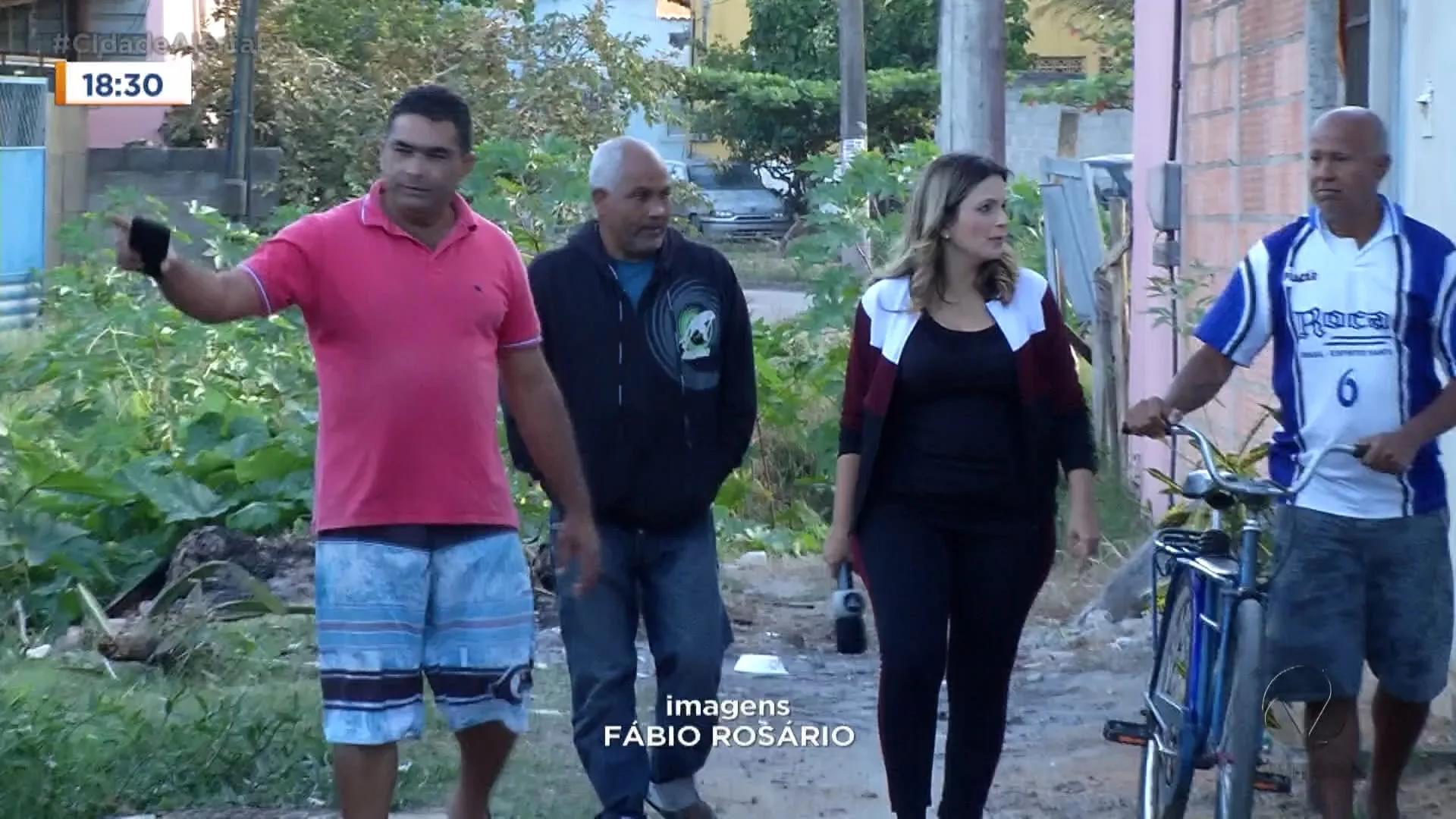 Comunidade convive com mau cheiro há 40 anos