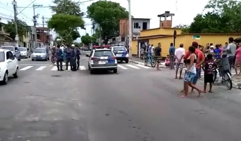 Motociclista morre depois de bater em caminhão na Serra