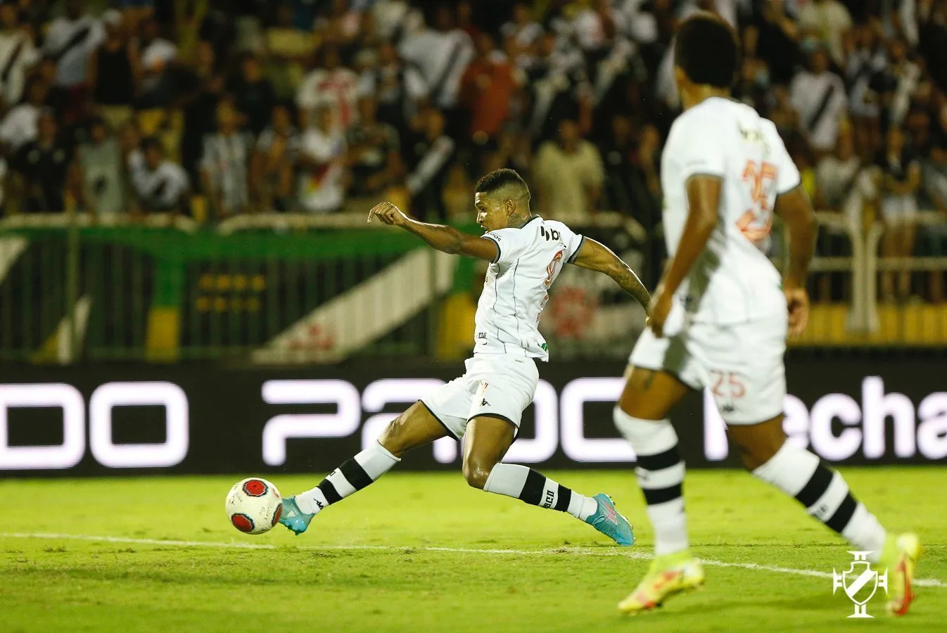 Raniel marca, Vasco supera o Audax e garante vaga nas semifinais do Carioca