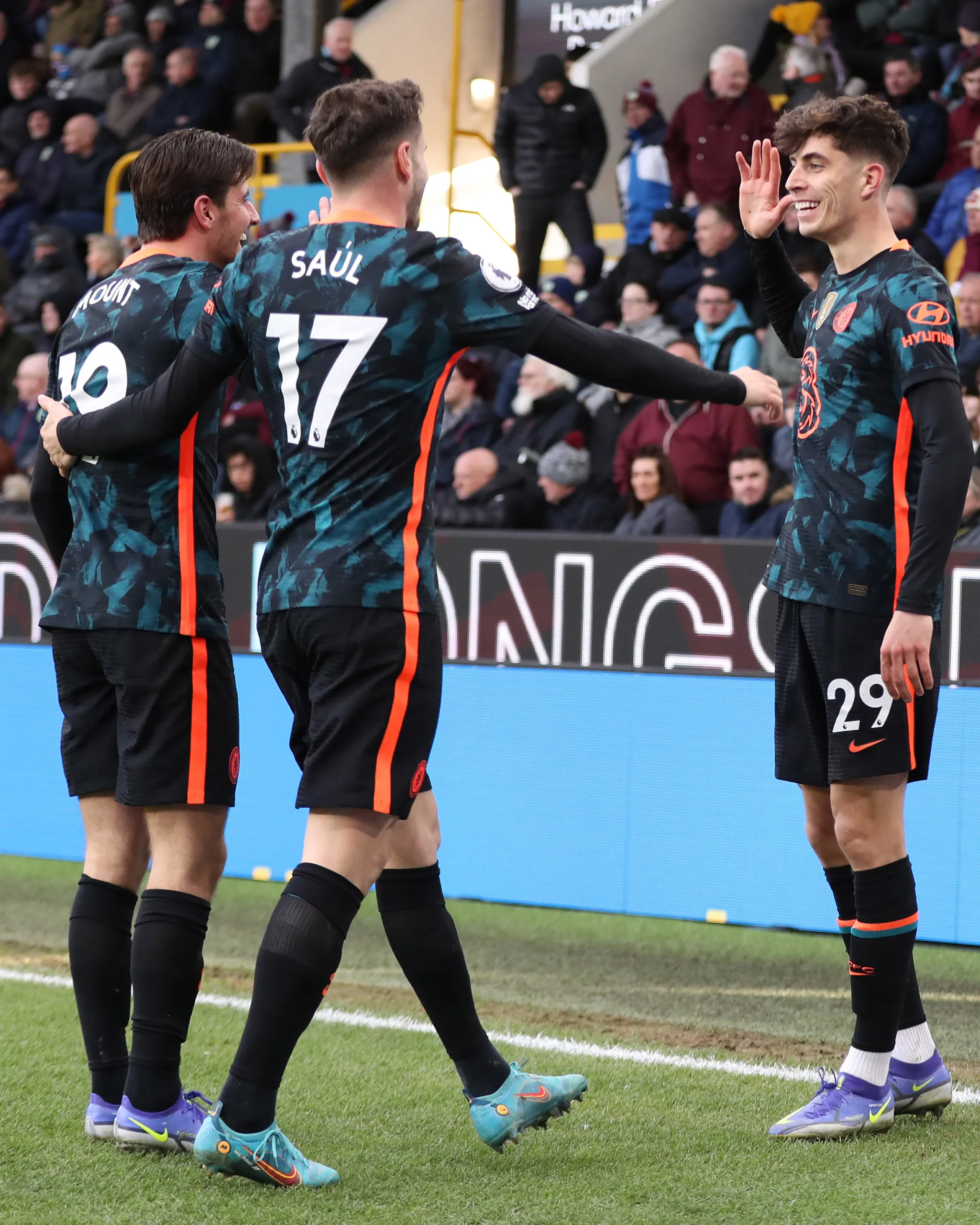 Chelsea goleia Burnley no Inglês; Coutinho brilha em goleada do Aston Villa