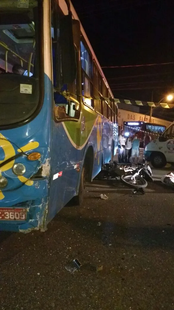 Motociclista morre após bater em ônibus em Vila Velha