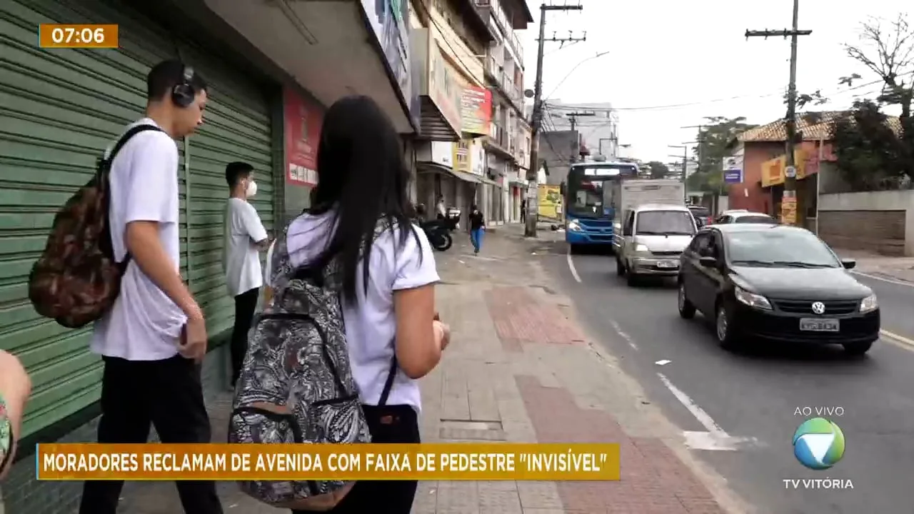 Faixa de pedestre "invisível" preocupa moradores em Cariacica