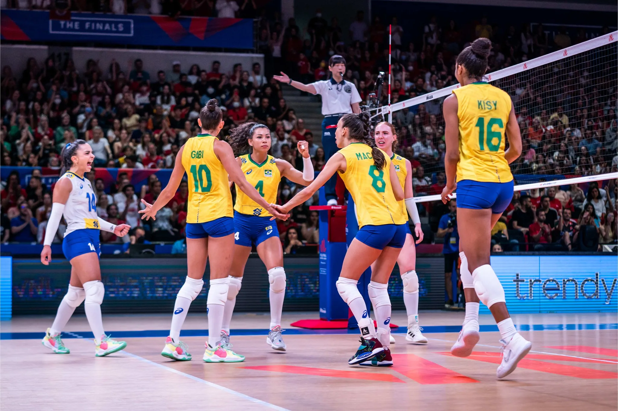 Brasil reage em grande atuação e derrota Sérvia na semifinal da Liga das Nações