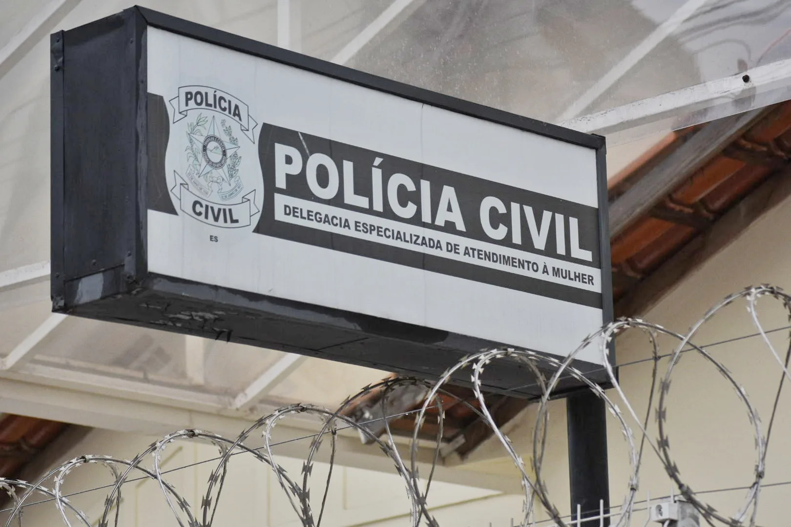 Policial penal agride esposa dentro de apartamento em Vila Velha