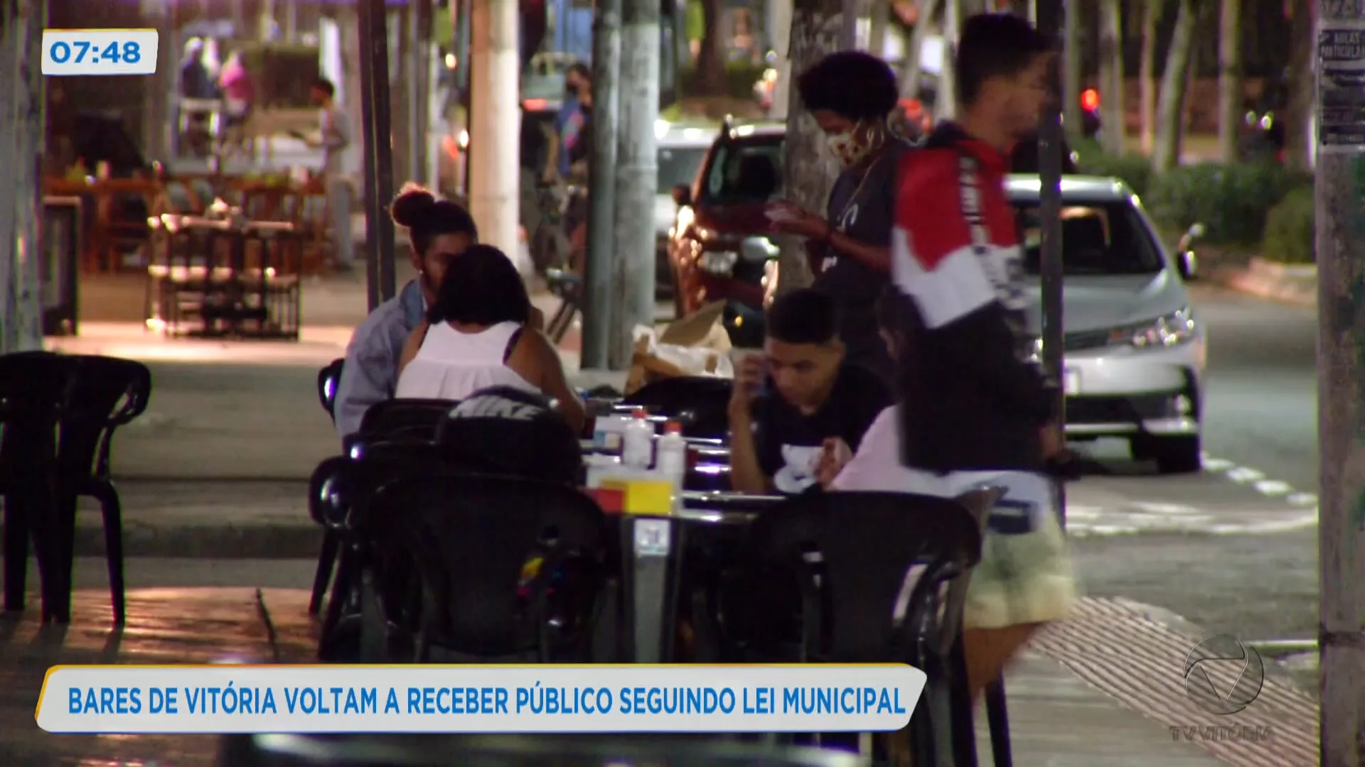 Bares de Vitória voltam a receber público seguindo lei municipal