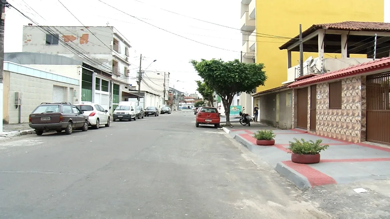 Criminosos invadem lanchonete em Vila Velha e levam dinheiro, notebook e televisão