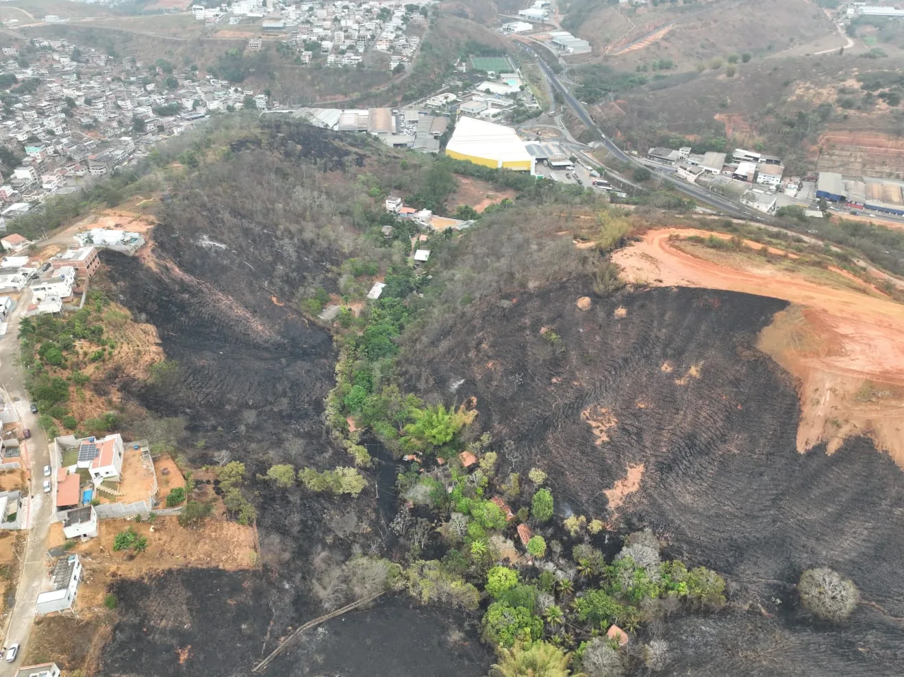 VÍDEO | Incêndio atinge mais de 30 hectares de vegetação em Colatina