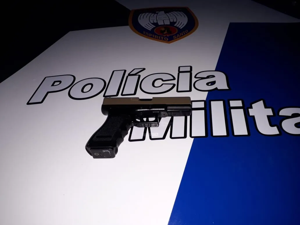 Menor é apreendido com arma falsa em Sooretama